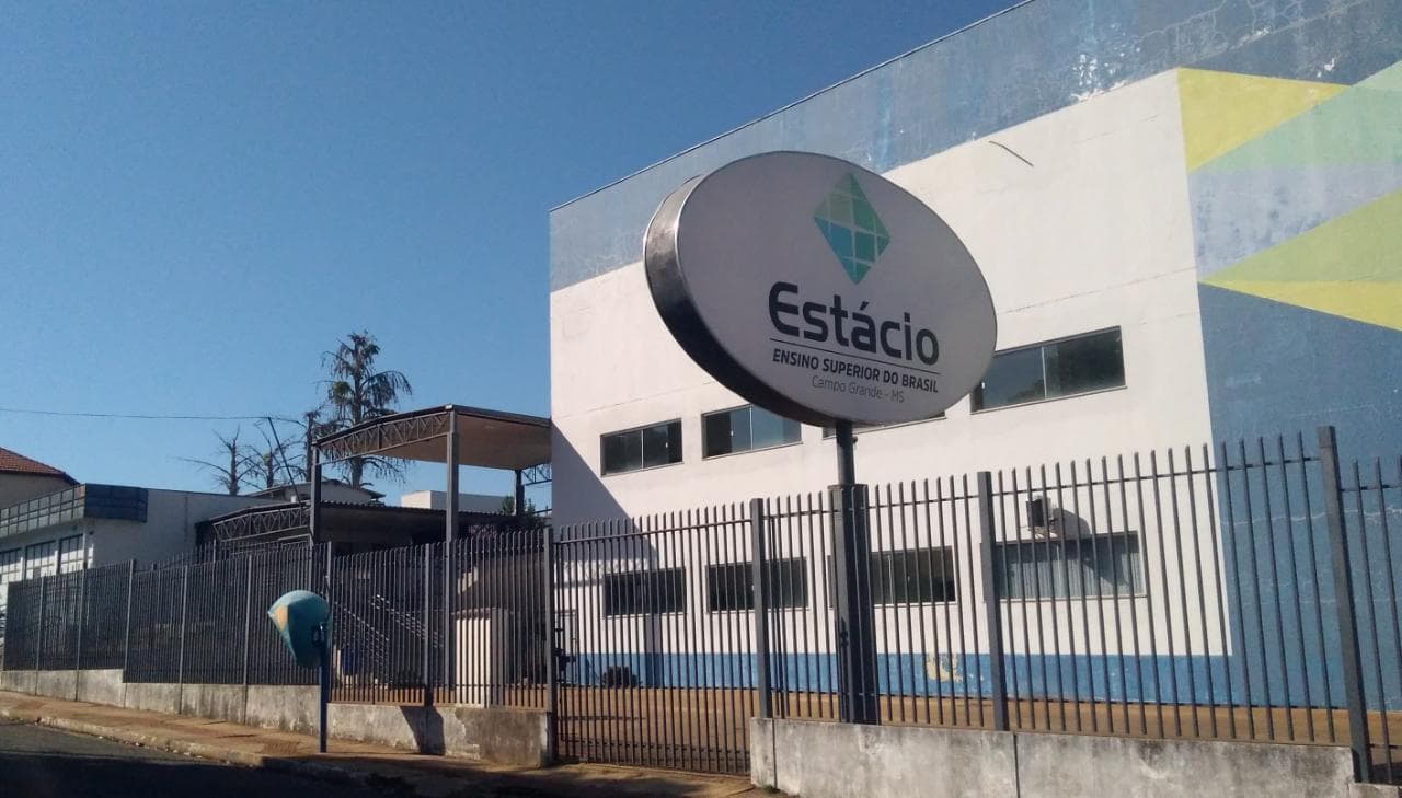 Ex-alunos da Estácio vencem ação e recebem indenização de R$ 175 mil por encerramento de curso de jornalismo