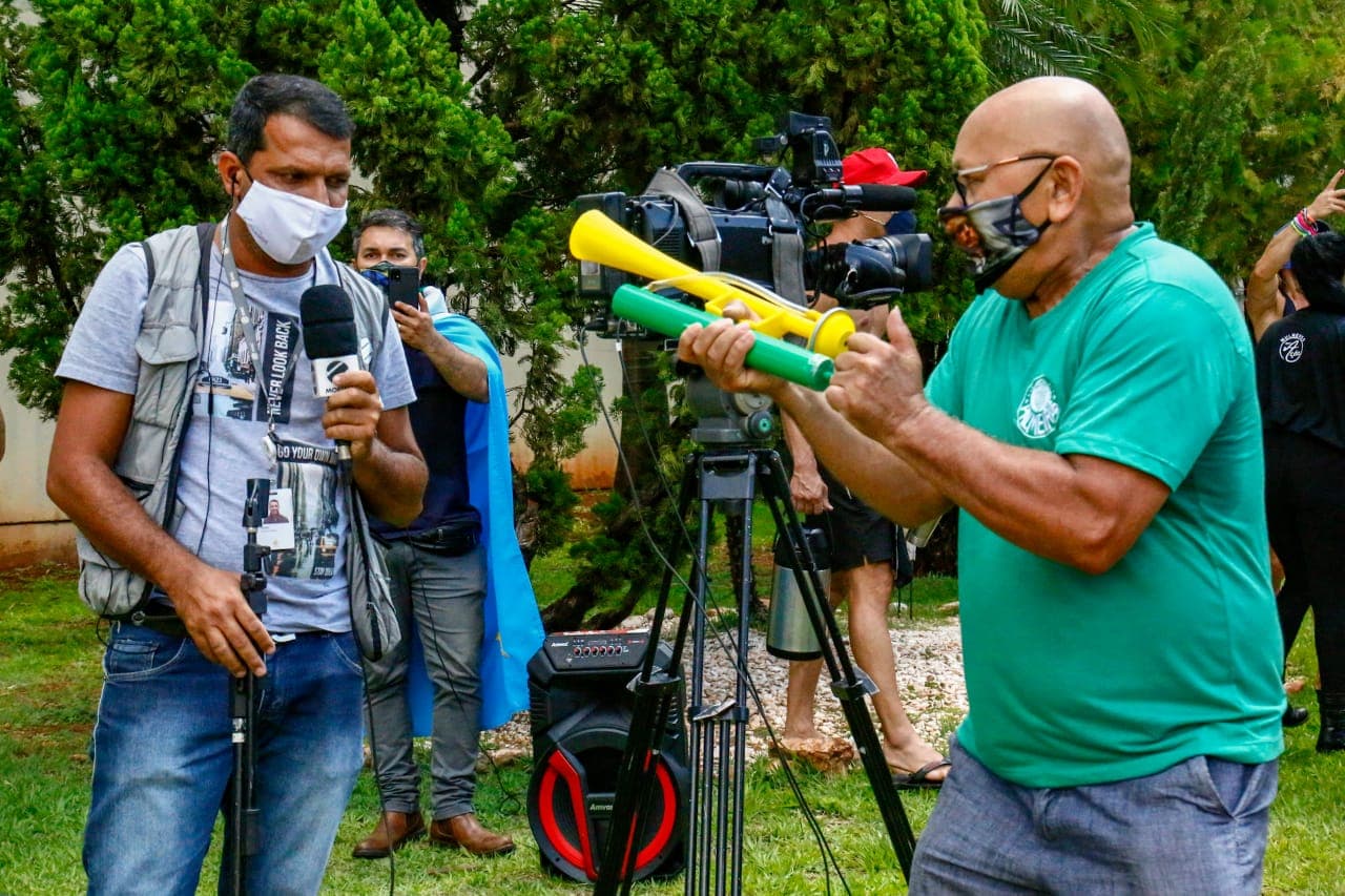Ataques a jornalistas representam grave atentado à democracia
